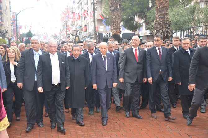 MHP LİDERi DEVLET BAHÇELİ AKHİSARLILAR İLE BULUŞTU